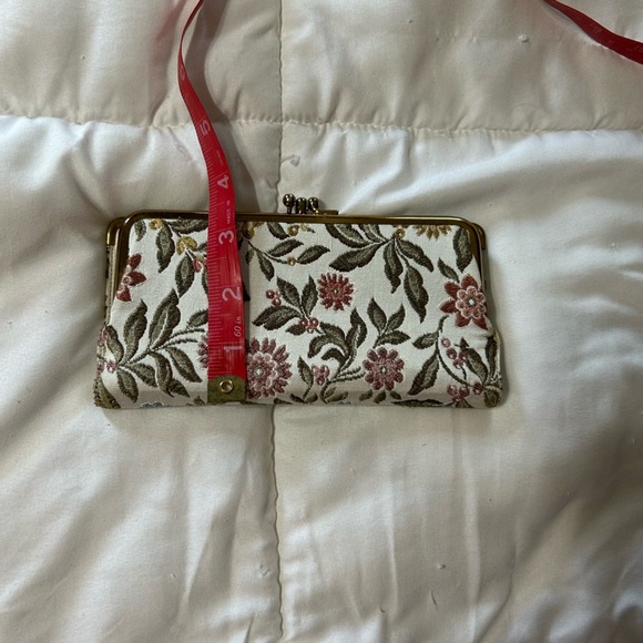 Beautiful Vintage Baronet Embroidered Floral Tapestry & Genuine Cowhide Wallet - Picture 6 of 6